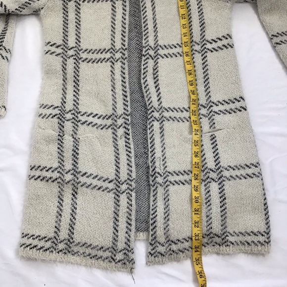 AUGUST SILK WOMEN LIGHT GREY BLACK DESIGN VERY LONG WINTER WARM CARDIGAN SZ L - Picture 6 of 7